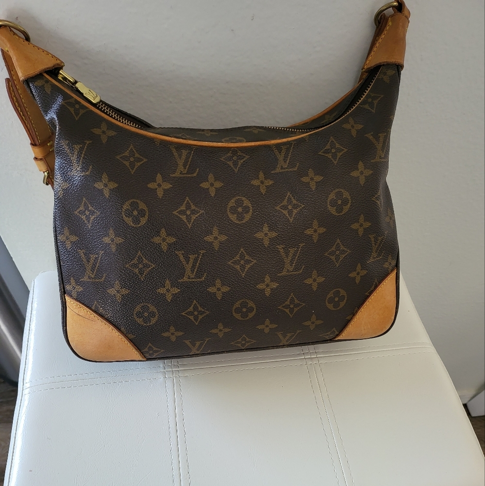 Authentic Louis Vuitton Purse